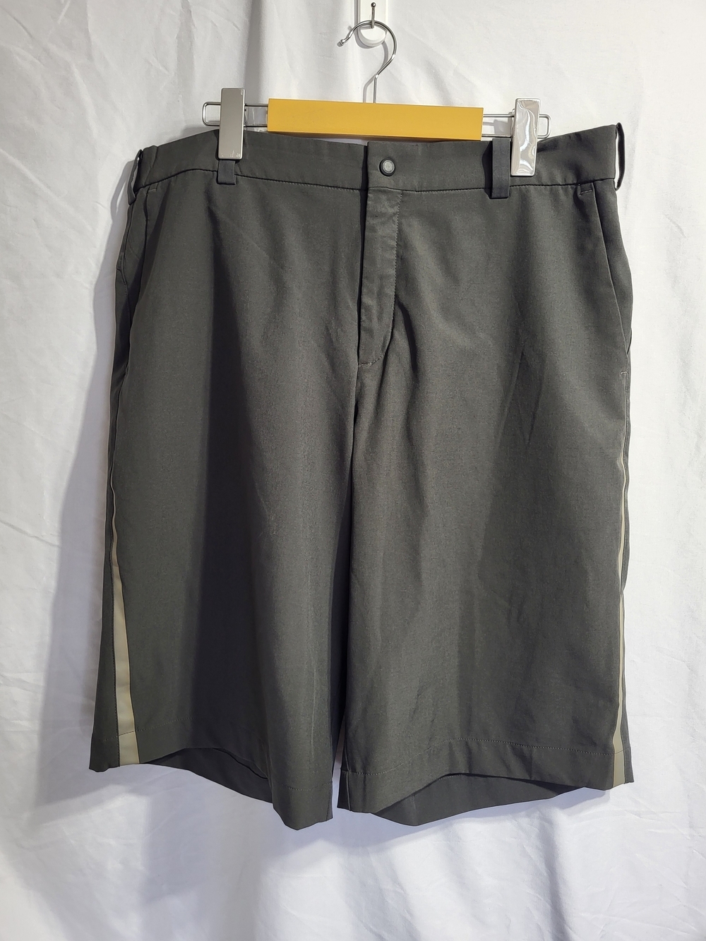 Nike Gray Flat Front Men's Shorts with Side Stripe, Side 34